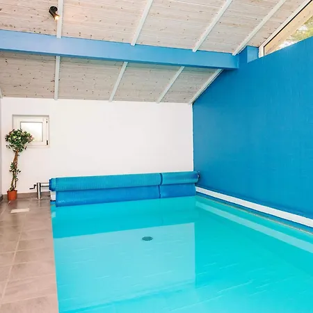 Idyllic Retreat With Whirlpool-by Traum * Blåvand
