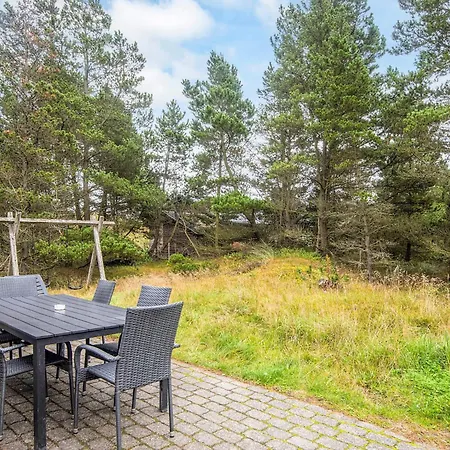 Idyllic Retreat With Whirlpool-by Traum Blåvand