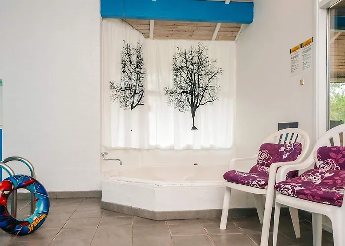 Дом отдыха Idyllic Retreat With Whirlpool-by Traum Блаванн