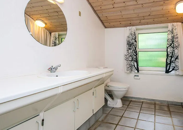 Idyllic Retreat With Whirlpool-by Traum *